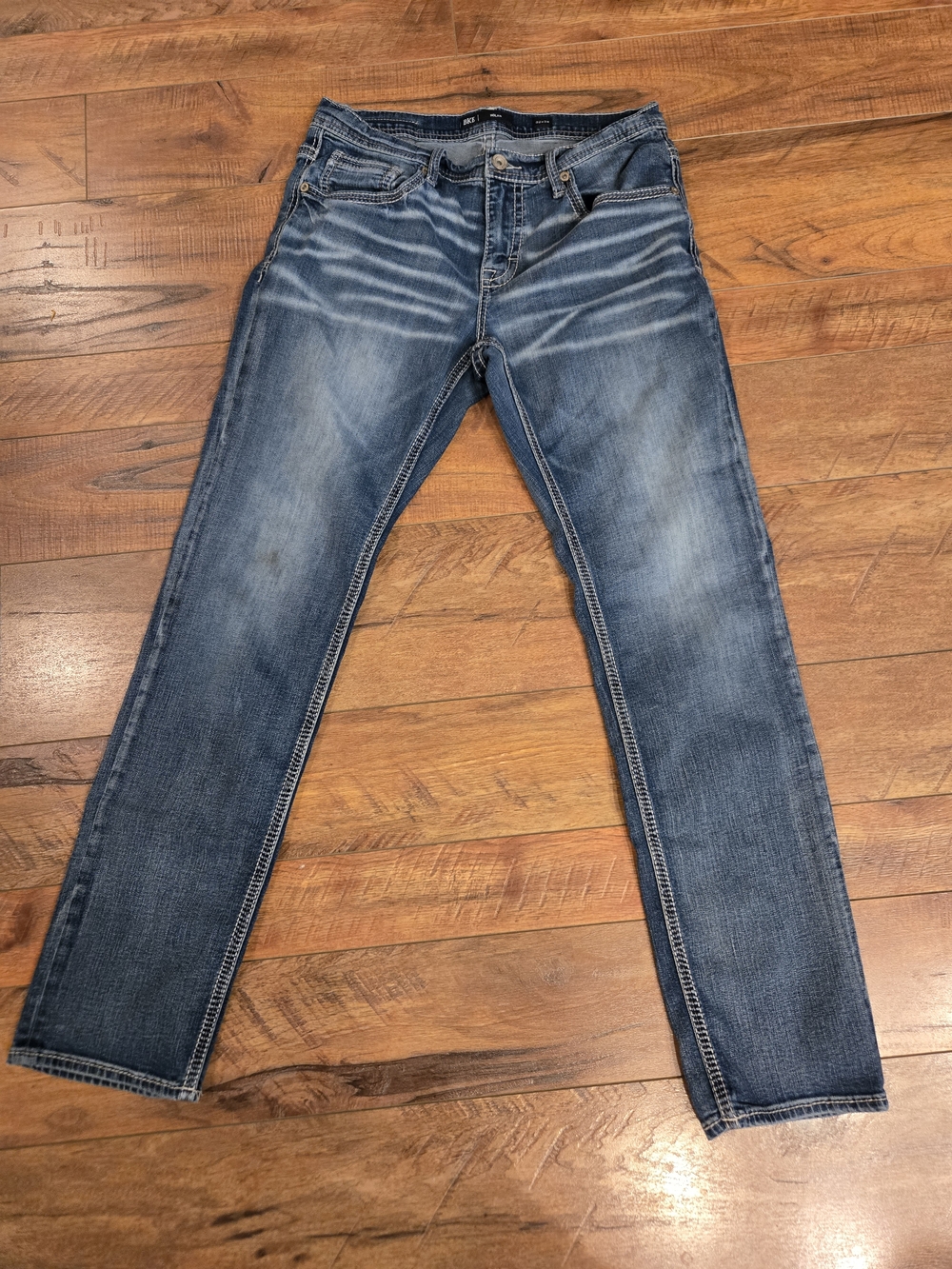 BKE Men's Nolan Straight Jeans in Medium Blue Wash